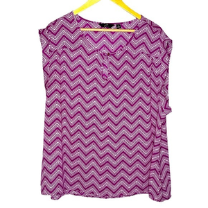 GNW 2X pink/white‎ chevron lightweight short sleeve keyhole neck hi-low top